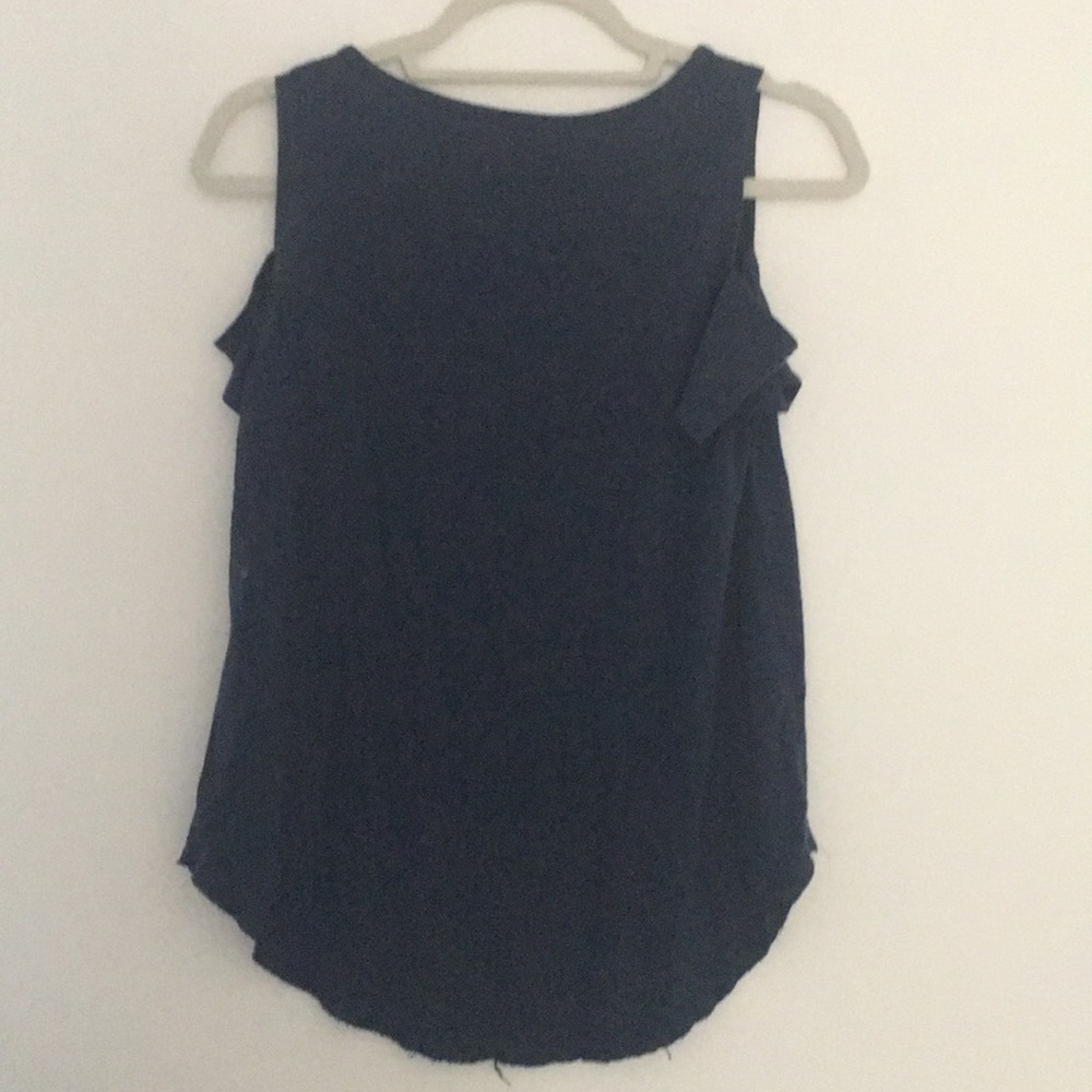 Comfortable Dummer Top - Picture 5 of 7